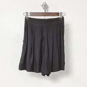 *NWT* H&M Fall Winter Chic High Rise Casual Preppy Trouser Shorts Black 2